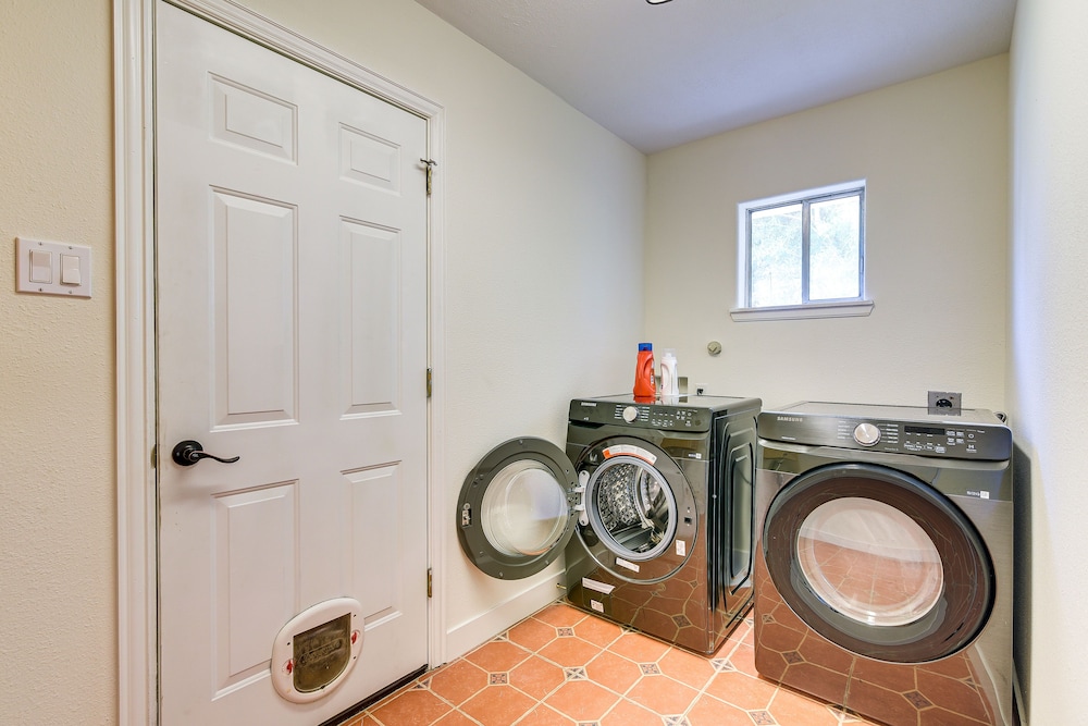 Walk to Beach: Galveston Getaway w/ Deck!