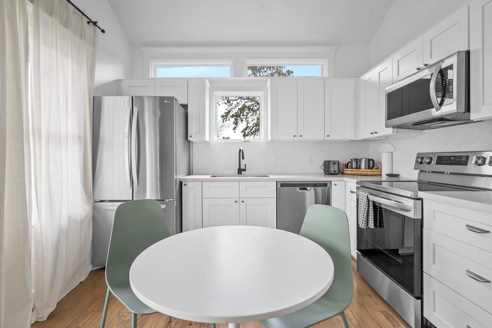 Wonderful Getaway 1BR with Balcony Views