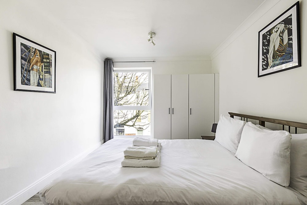 Cosy Angel Flat: Tube Nearby, Stunning Views!