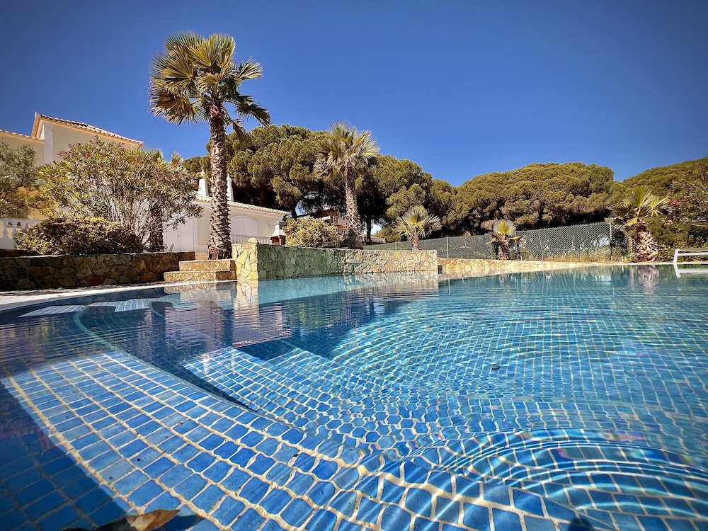 Quarteira Premium Villa by Homing