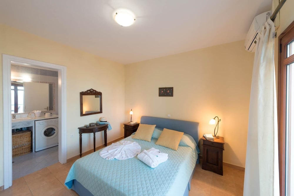 Ariadne Villa in Plaka