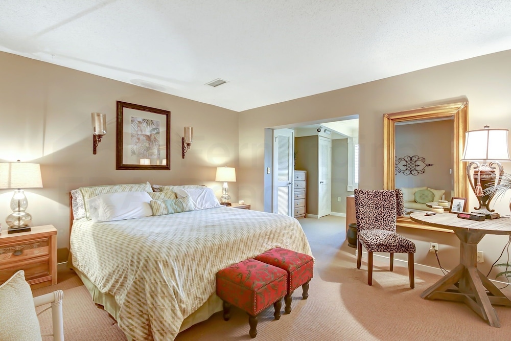Fairway Oaks Villa Condo includes 2 Bicycles for Rides on Wonderful Bike Trail by RedAwning view 3