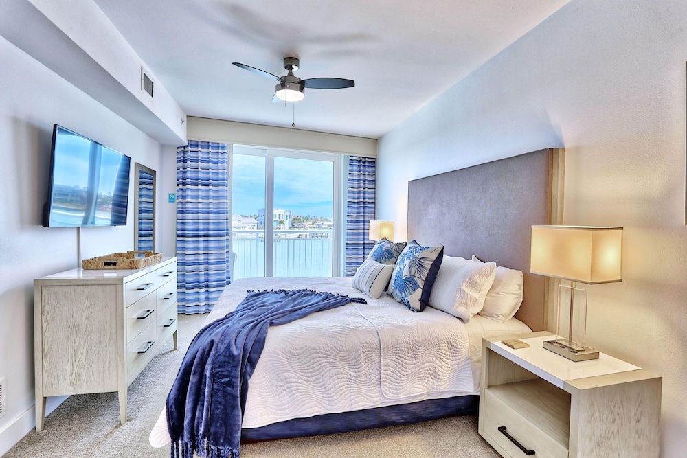 Oceana 301 East