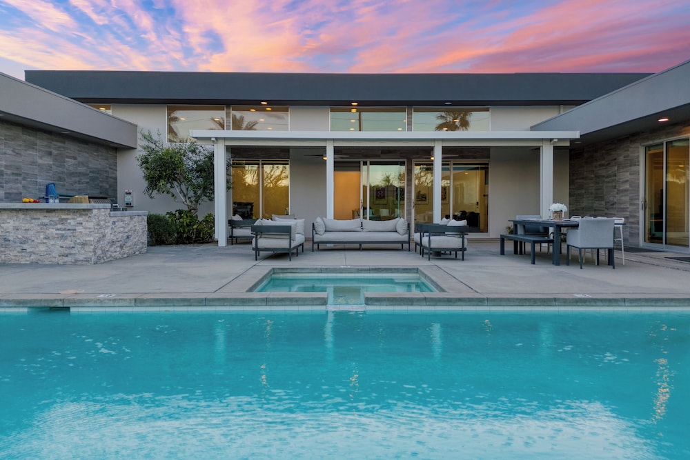 The Polo Villas by AvantStay – Modern Oasis Near Empire Polo Club