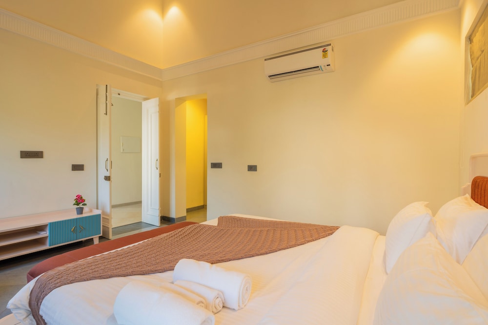 ELIVAAS Laguna Camellia | Luxe 4 BHK Villa Near Popular Beaches with Private Pool