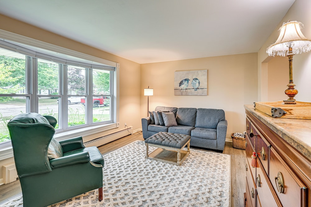1 Mi to Dtwn: Suburban Home w/ Yard in Owosso