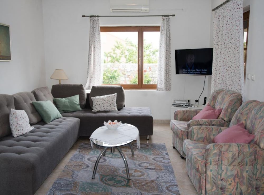 Serene Retreat Hvar Villa With Pool and Hot Tub