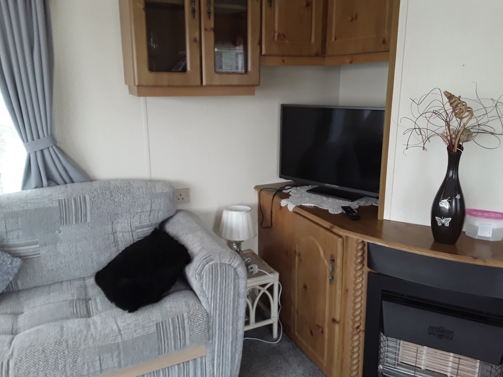 3 bed Caravan Suzie 1,10 Mins From Beach Suzie 1 view 5