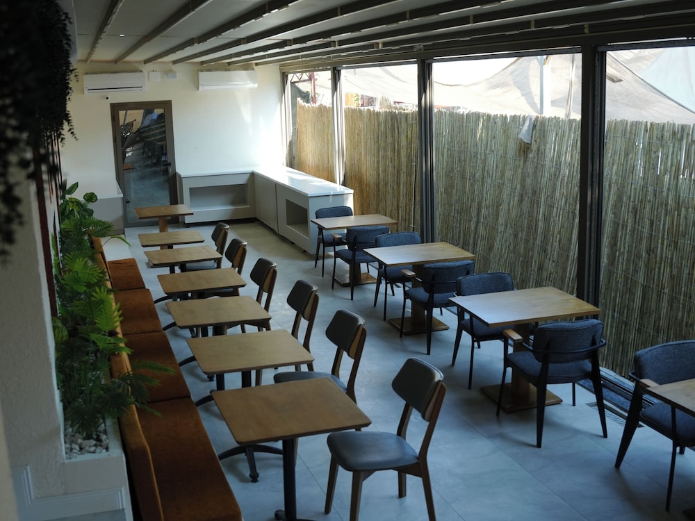 Bonnie City Hotel - Image 56