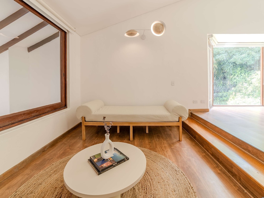 w Incredible 5BR House w Jacuzzi in El Poblado