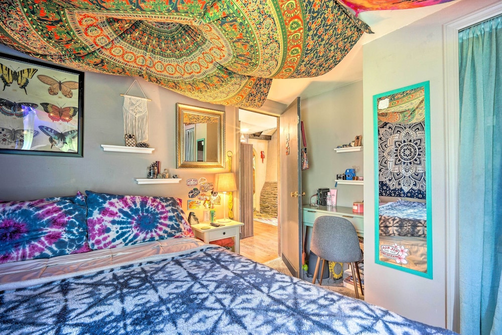Vibrant Putney Cabin w/ Fire Pit: Hike & Ski!