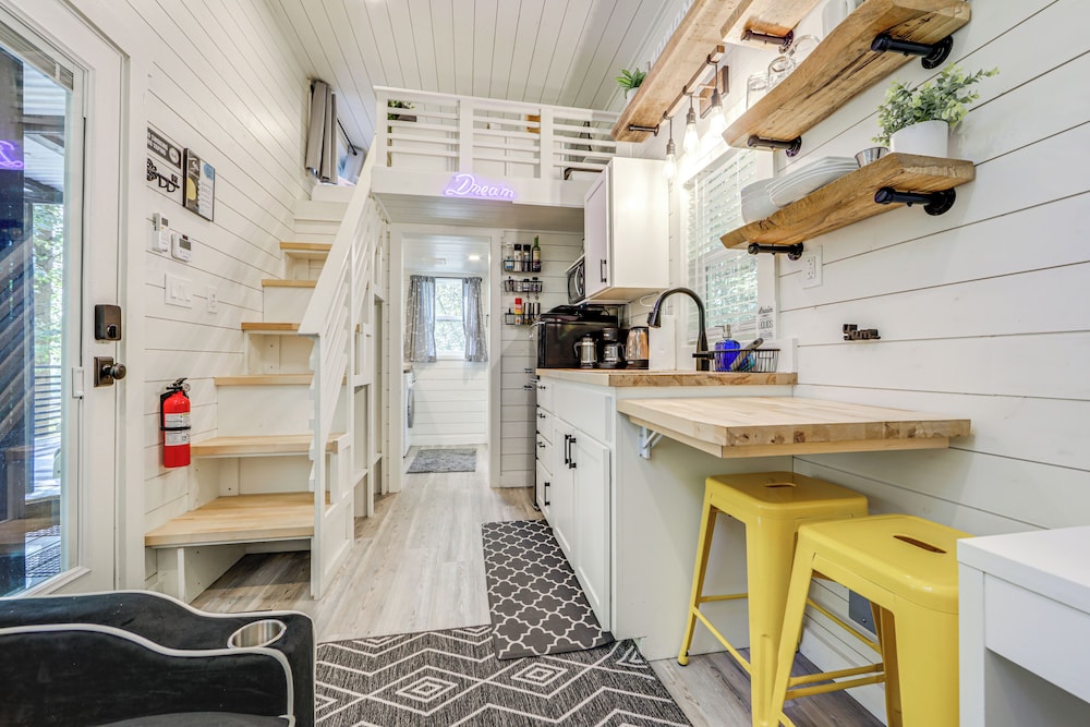 Blue Ridge Mountain Tiny Home: Escape to Nature!