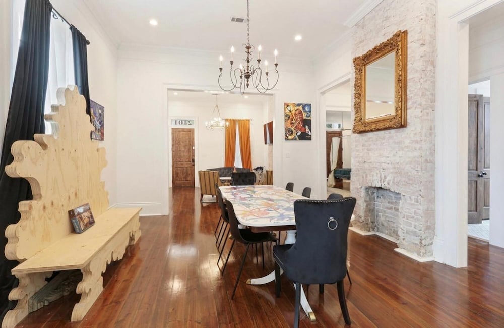 Big Easy Suite on Josephine Street w Pool view 5