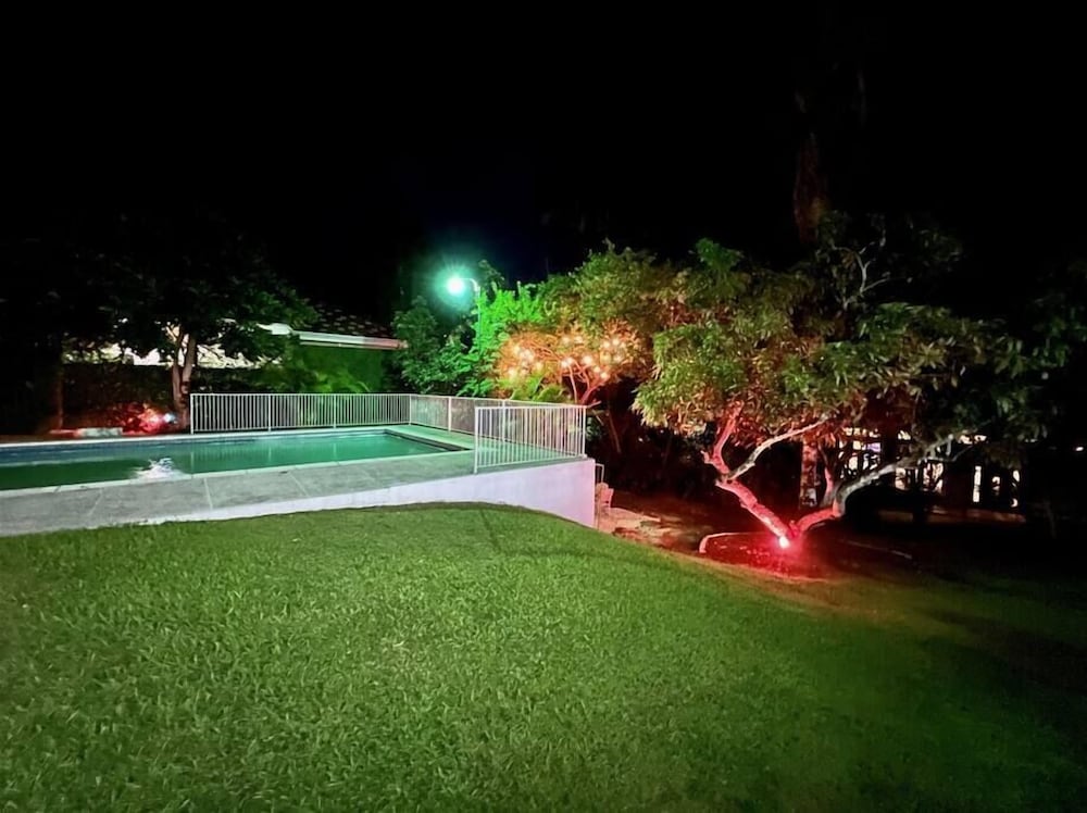 Luxury Hibiscus House