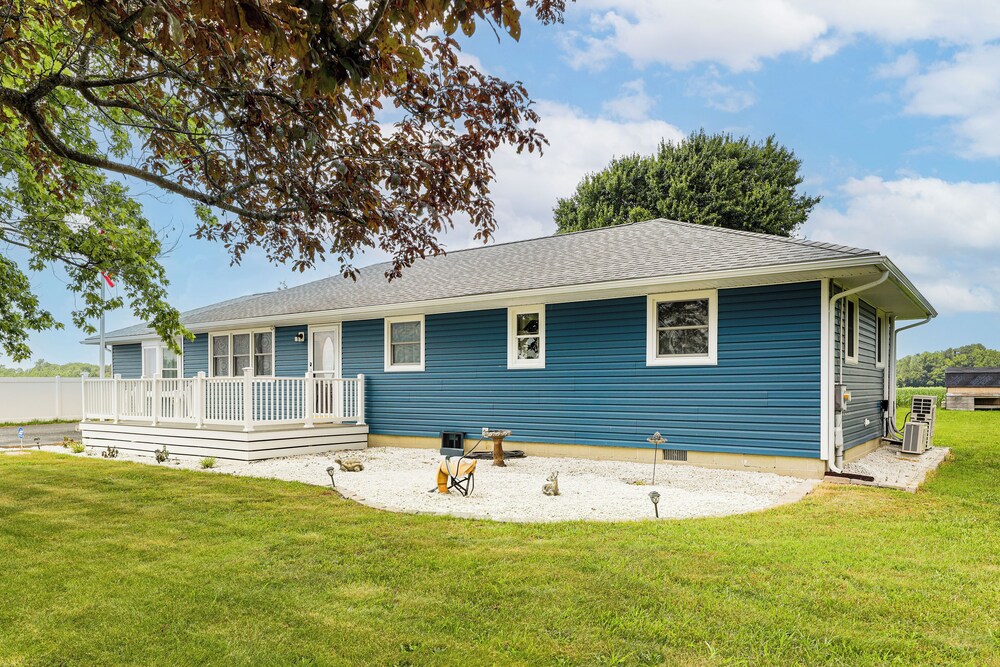 Getaway on 1/2 Acre w/ Deck in Georgetown