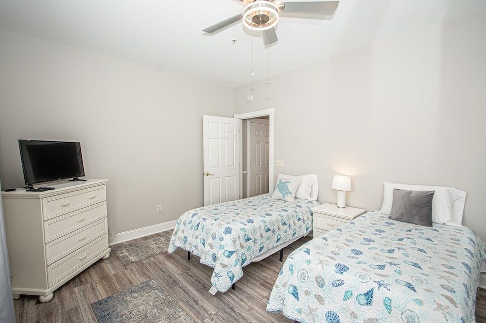 Magnolia Pointe Luster Leaf 4891-205 3 Bedroom Condo