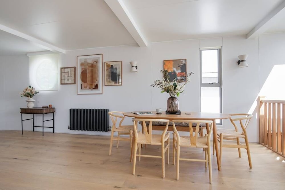 Cheyne Walk Houseboat by Onefinestay