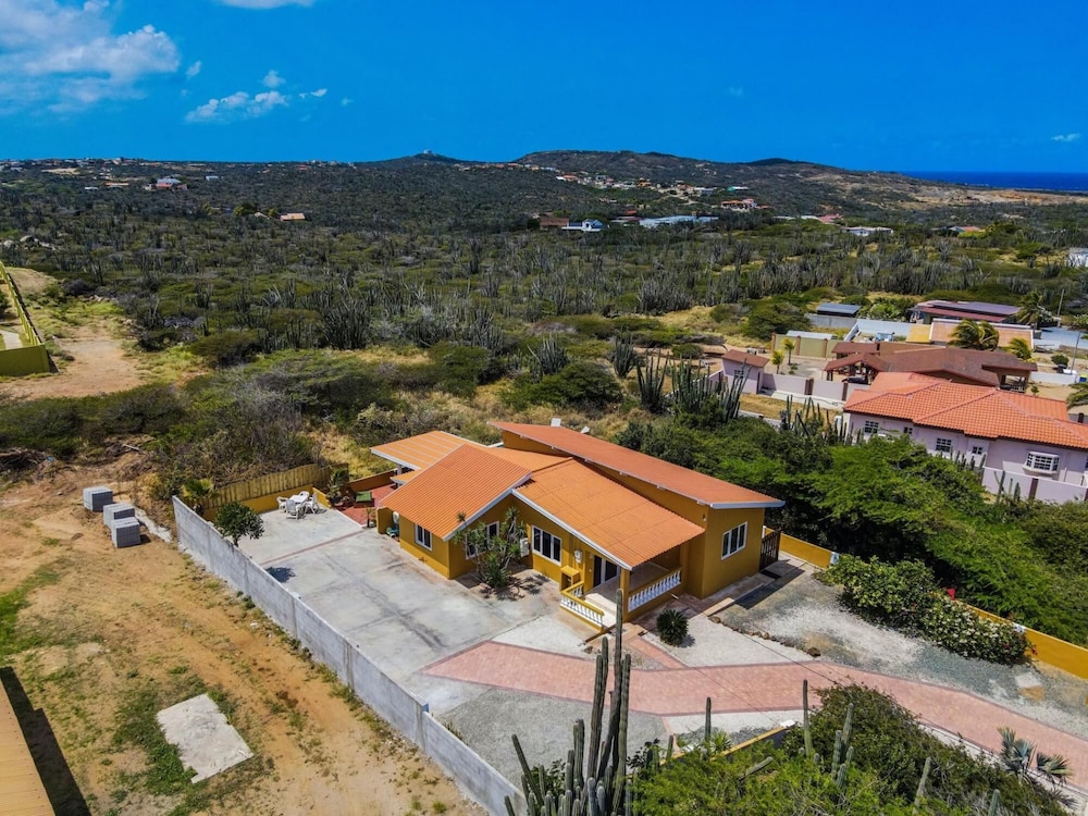 3BR Filled by Nature w Private Pool Ocean View