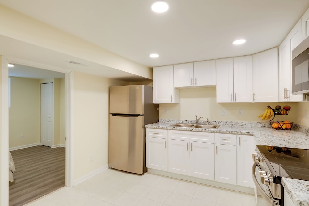 1 Mi to Metro: DC Area Apt w/ Fenced Yard!