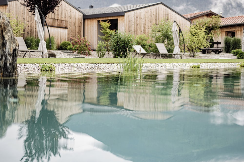 Amolaris Garden Loges & Guesthouse