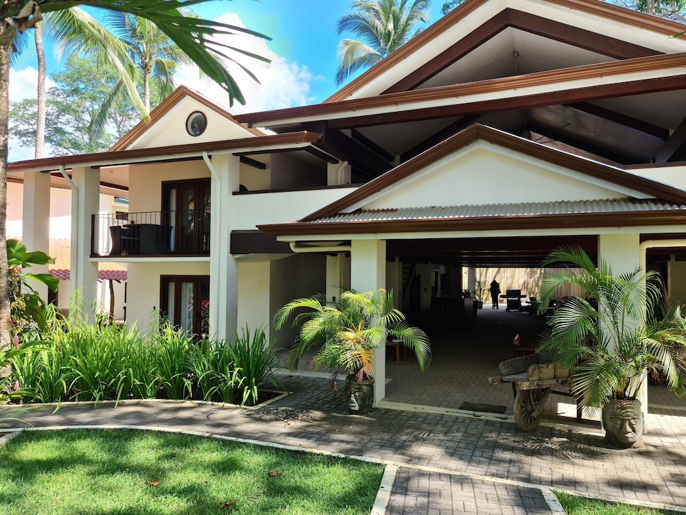 Hona Beach Hotel