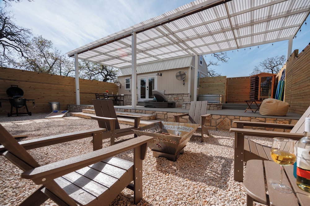 Secluded Luxury Couples cabin Sauna Pool