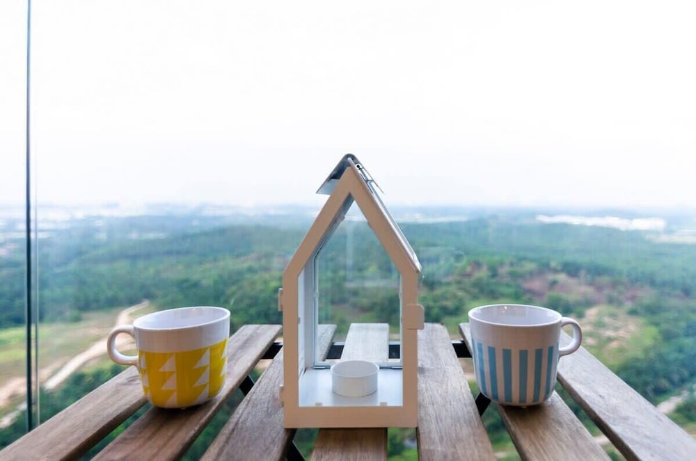 3BR D'pristine Suite Near Legoland, Stunning Views