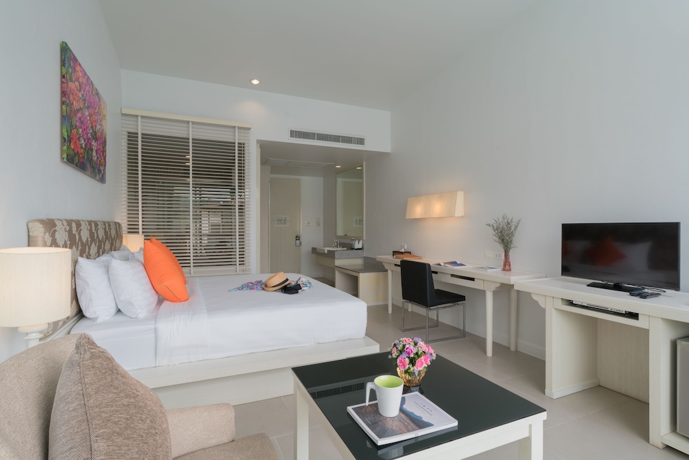 The Briza Beach Resort Khaolak