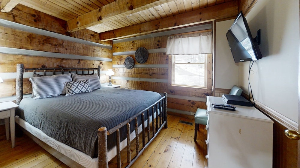 Sweet Scarlet Rose 4 Bedroom Cabin