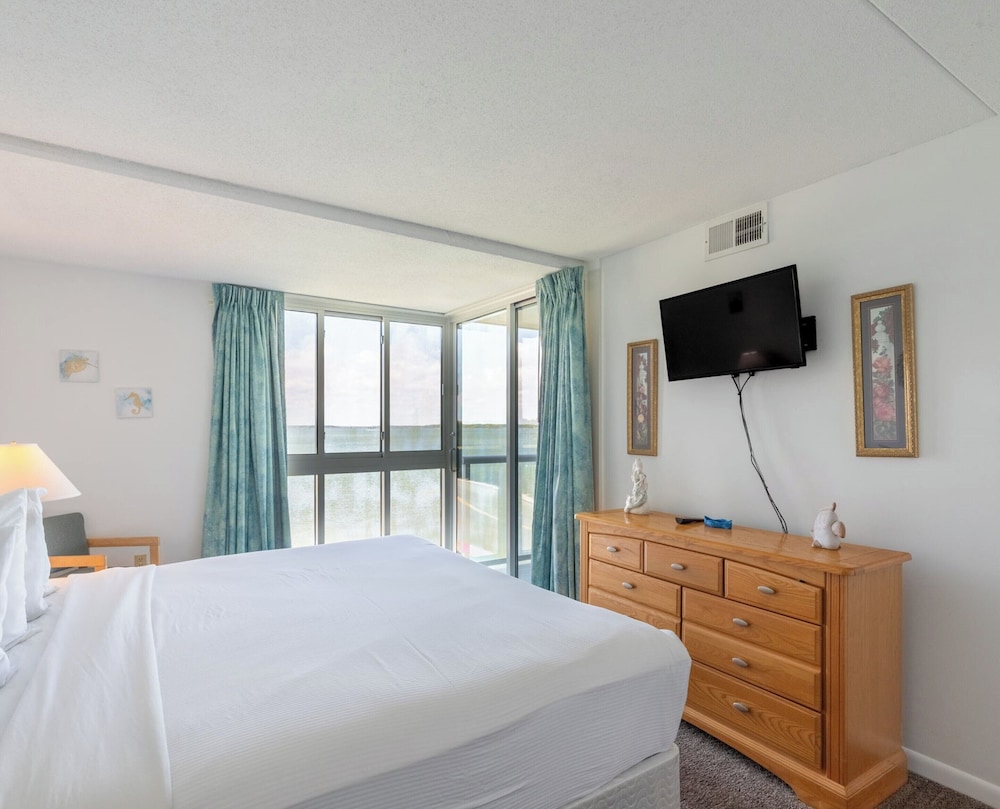 Bay Club Resort by Coolvacay