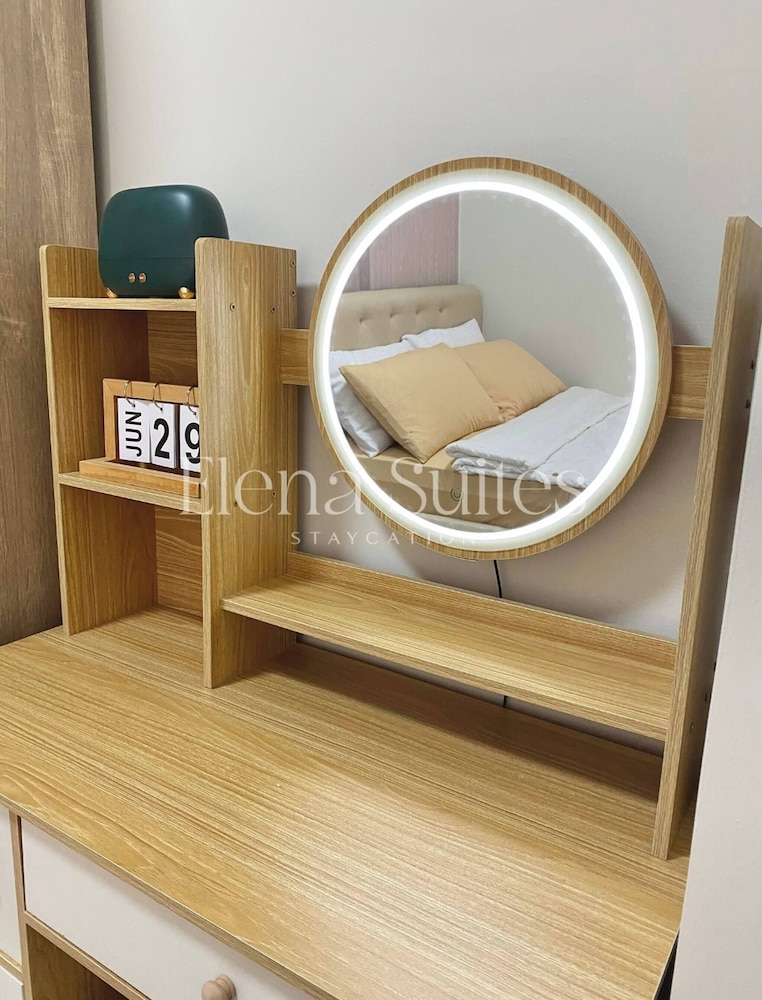 Aesthetic Cozy Stay With Ps4, Netflix & Coffee Nook - Elena Suites Staycation