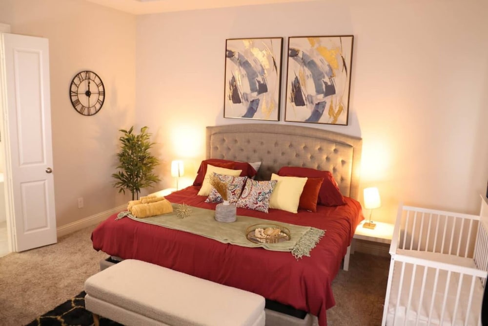 Spacious Home w Putting Green -for Extended Stays