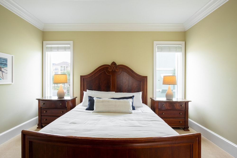 Lido by Avantstay Oceanfront Home w Pool Hot Tub Game Room Gorgeous Views