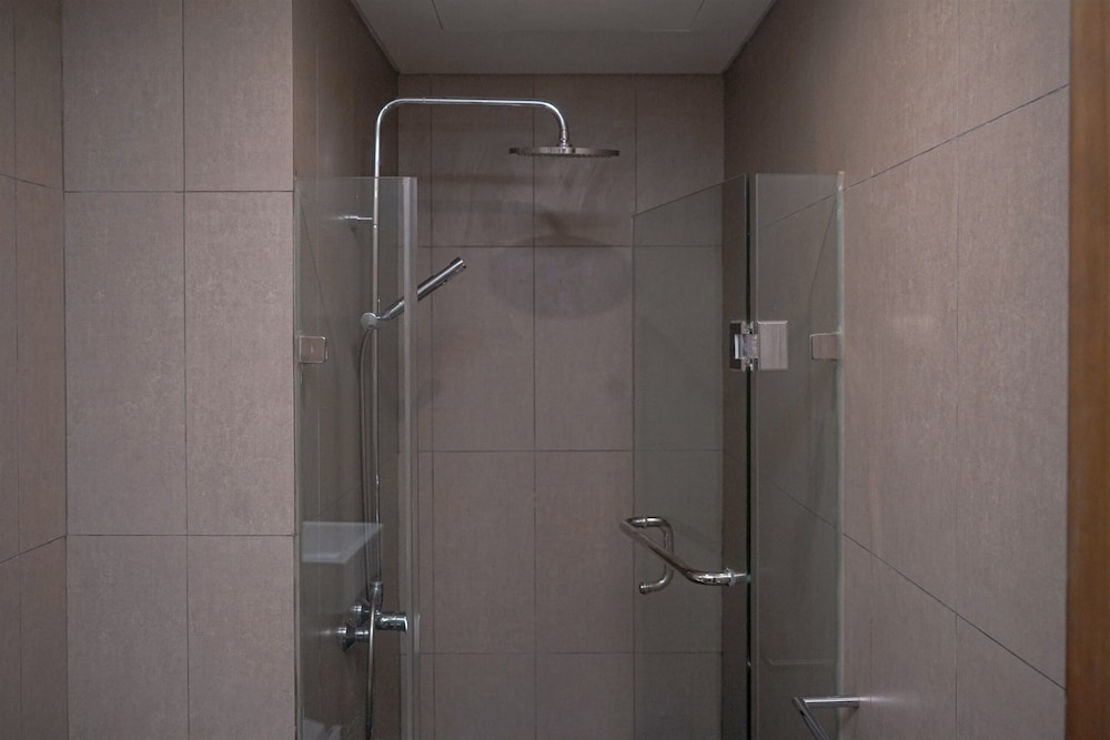 Comfy And Modern Look 2Br At Yukata Suites Apartment
