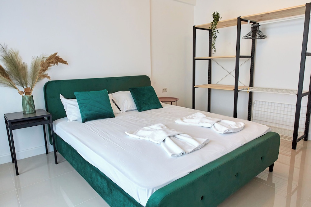 Cnc Zev Apartment
