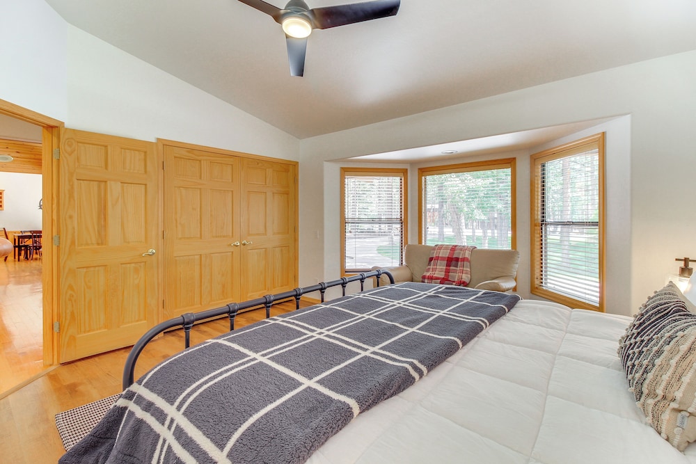 Pinetop-lakeside Cabin w/ Fireplace + Grill! view 4