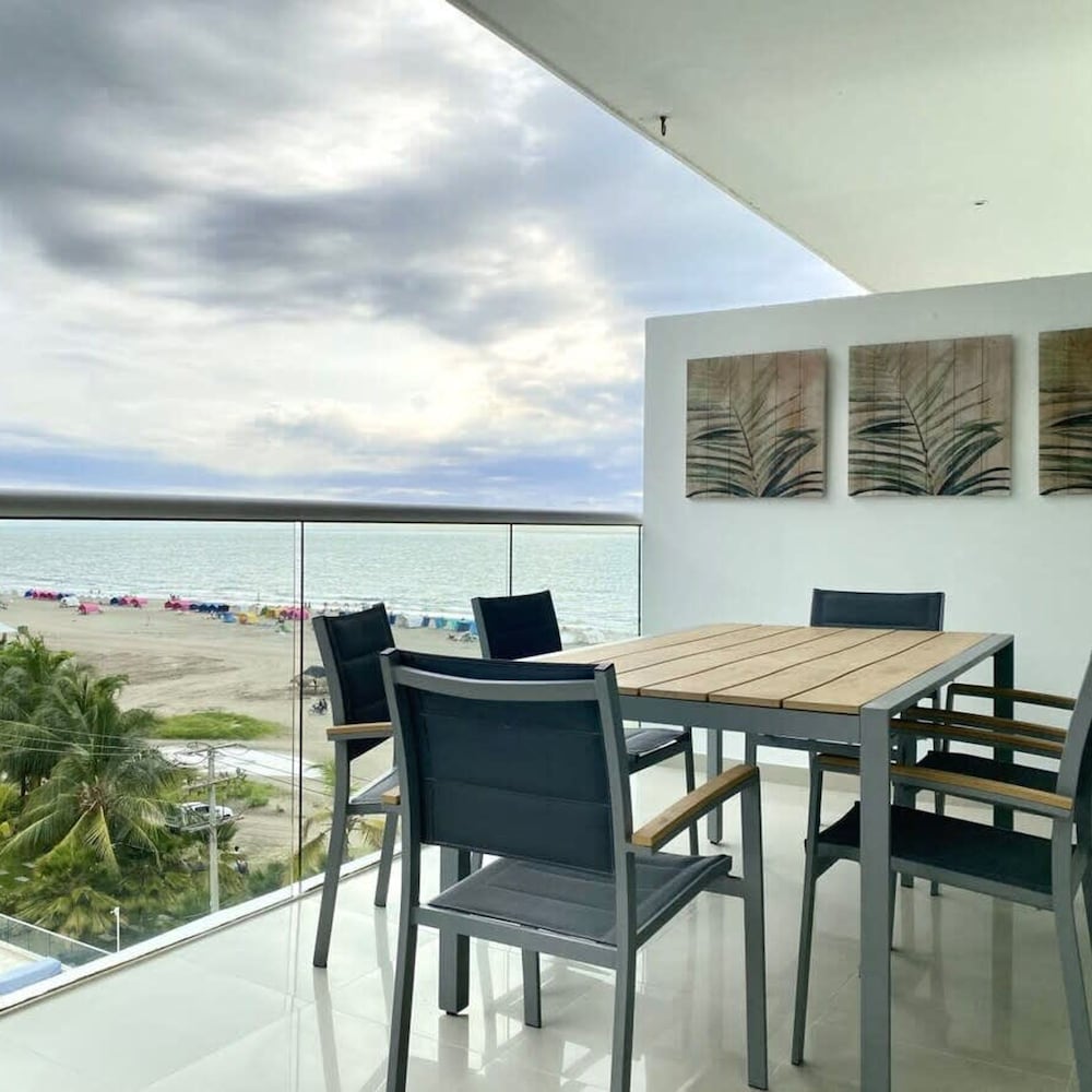 w Stunning 2BR w Pool n AC in Sunny Cartagena