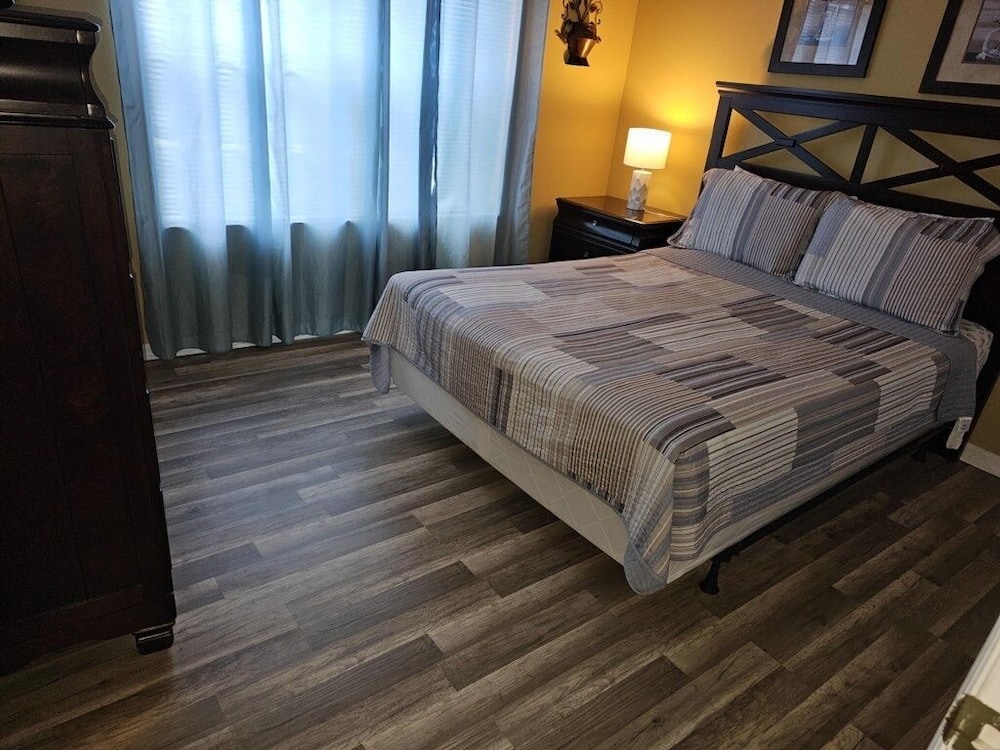 Spacious 7 Br, 4.5 Br Retreat With Pool 7 Bedroom Condo by RedAwning view 5