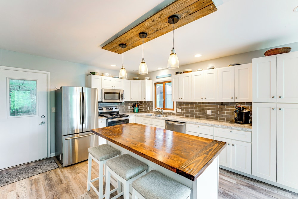 Walk to Semi-private Beach: Lake Michigan Getaway