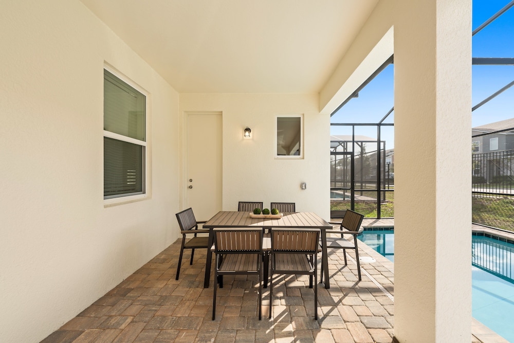Light Welcoming Fun Resort Home Sleeps 20
