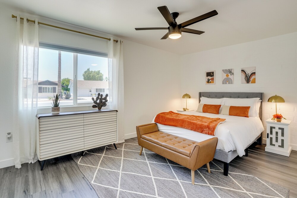 Luxury Golf Course Retreat in Sun City!