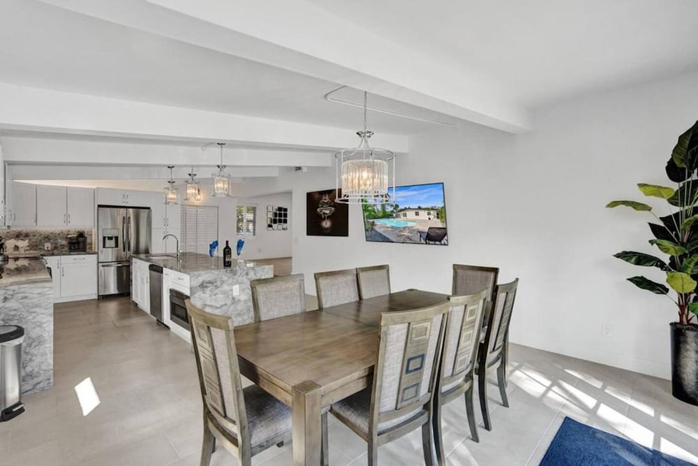 Pool House 3 Bedroom Home Victoria Park