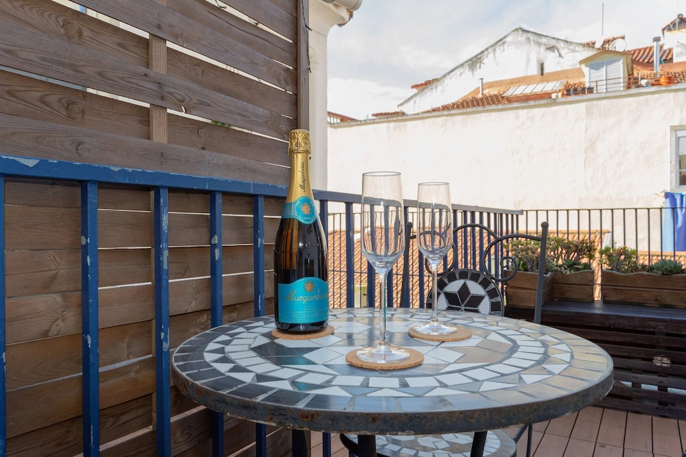 Historical Centre Terrace Aircon by LD Apartments