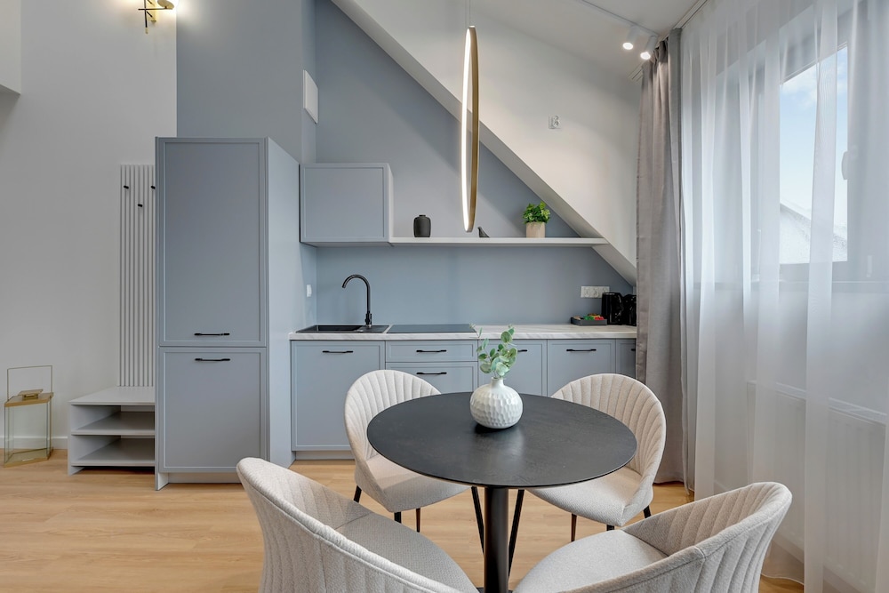 Waterlane Vintage Fitness & Gym by Downtown Apartments