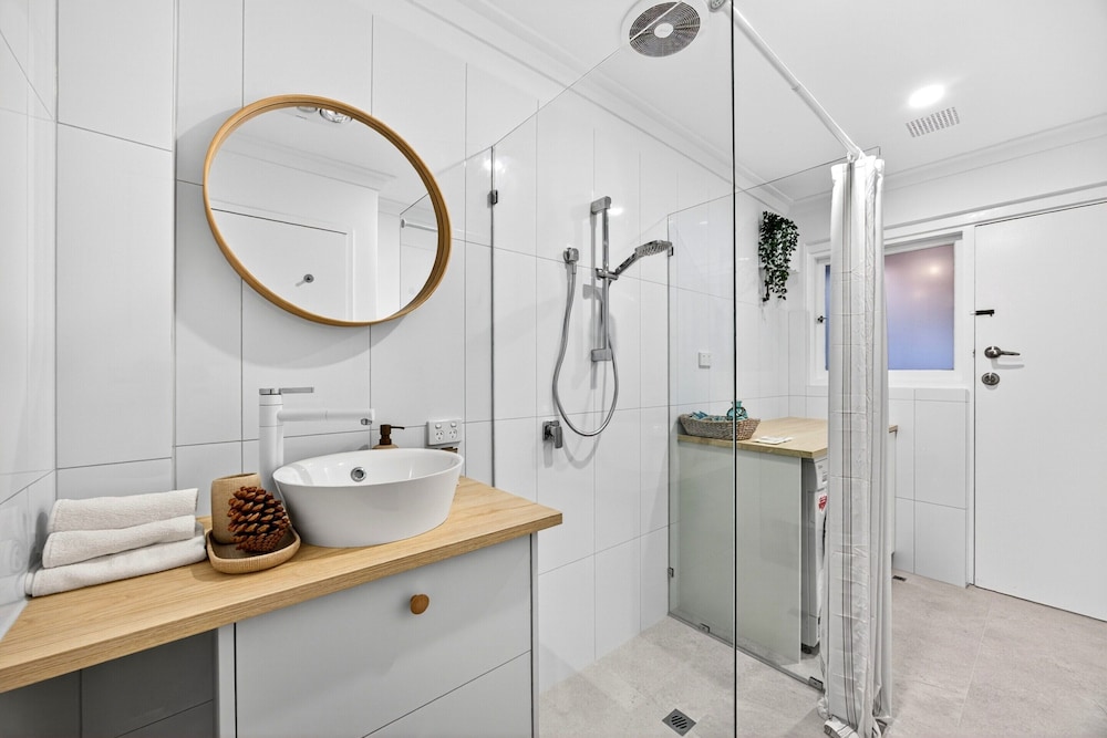 Bright 2-bed Unit Near Scarborough Beach