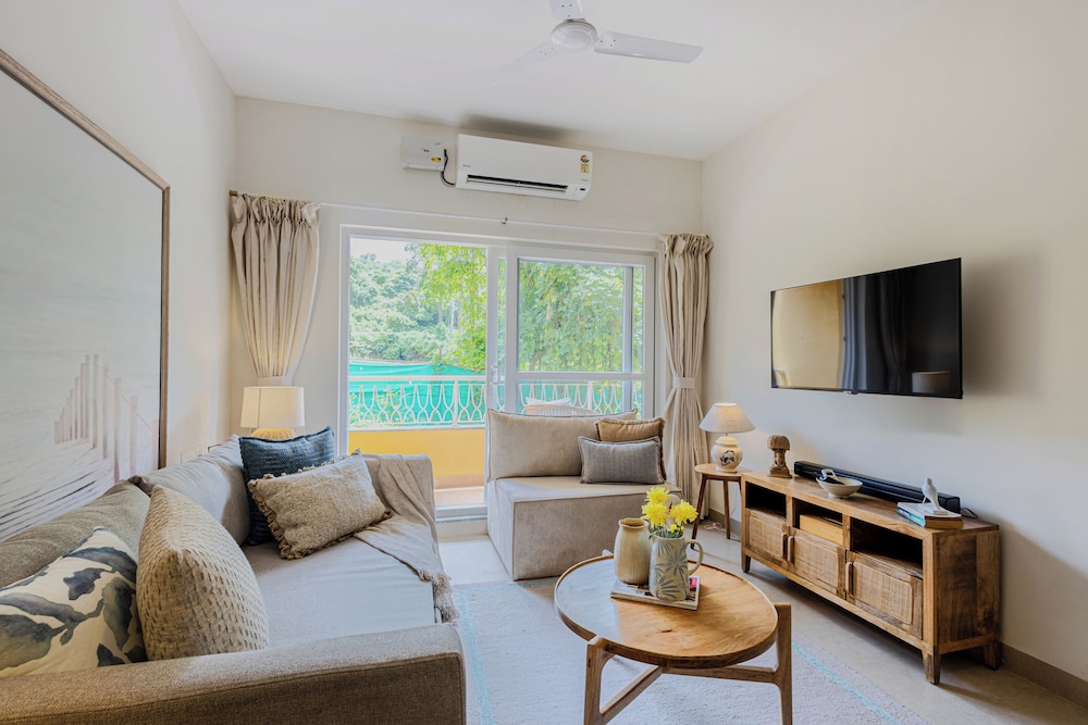 Alaya Stays Veera Marina 1BHK with Pool