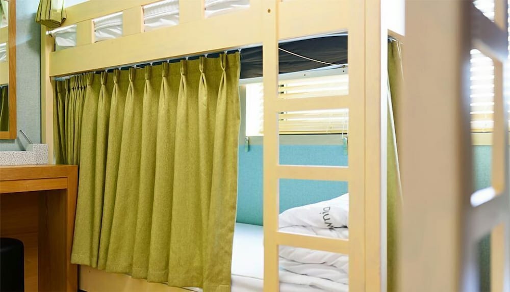 Paulownia Hostel & Guest House