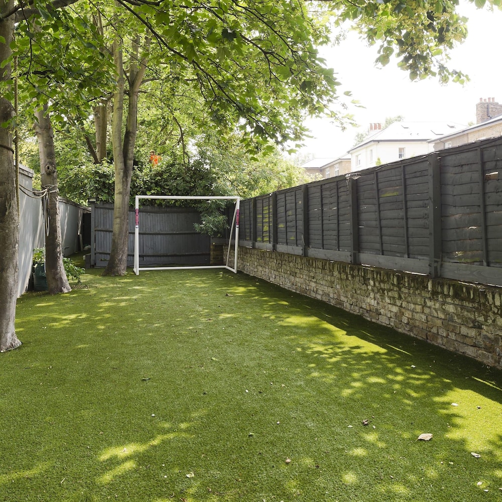 Astounding 7bed Notting Hill Family Home w Private Garden Games Room Parking