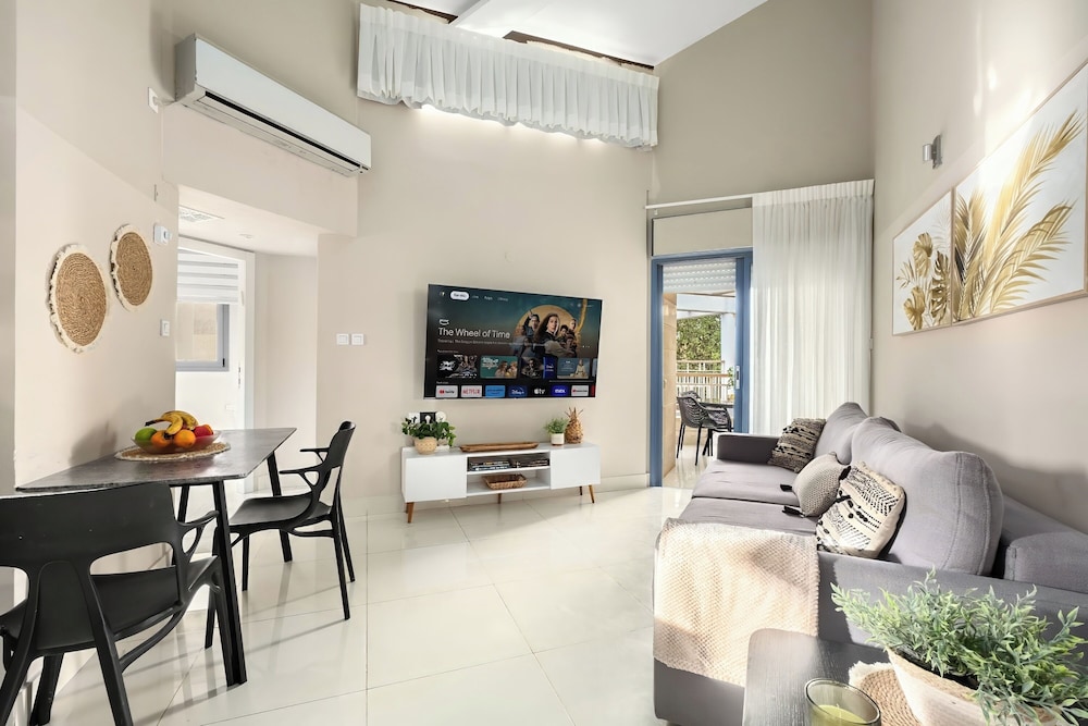 Royal Park Apt Resort by Sea N Rent