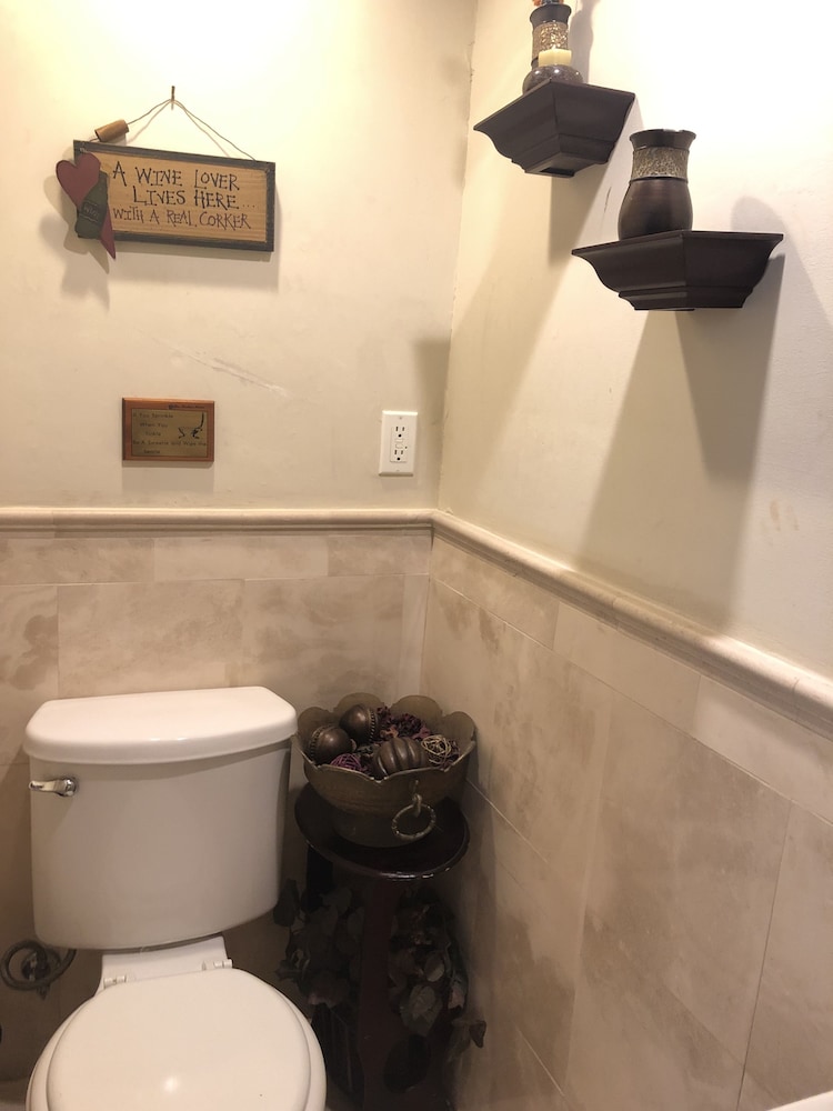 Lovely 2 Bedroom Home with Pool